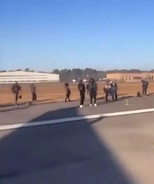 Самолет загорелся на взлете в США, авиакомпания United Airlines, туризм, авиация, путешествия, странные случаи