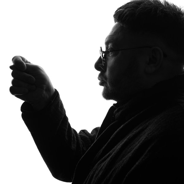 Суханов показал кукиш