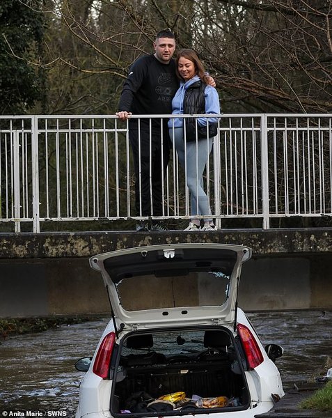 Порятунок жінки та дитини під час повені