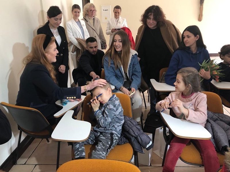 герцогиня йоркская, сара фергюсон, ферги, жена принца эндрю, помощь беженцам, украинские беженцы в польше