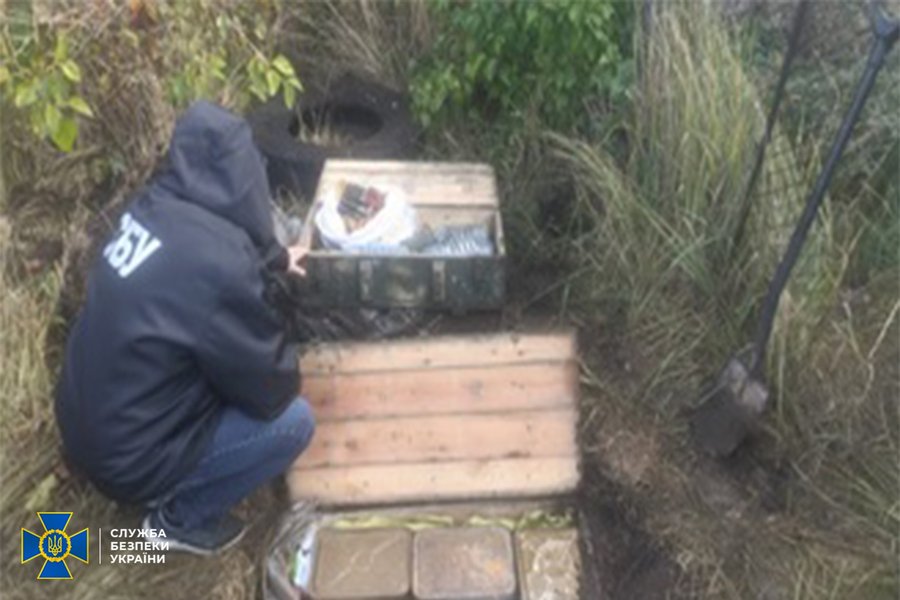 СБУ обнаружила возле линии соприкосновения тайники с оружием