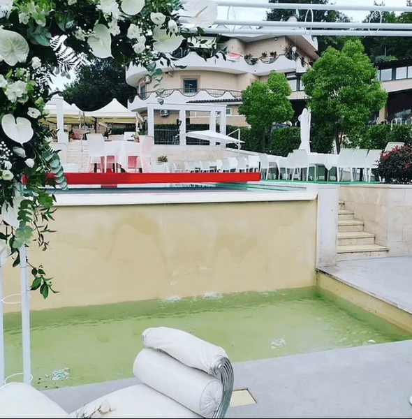 Ресторан в Италии, покинули страну, сбежали со свадьбы, молодожены сбежали со свадьбы, не оплатили счет, дорогостоящий банкет