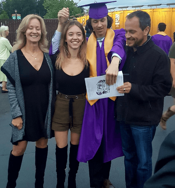 Синди Суини, отец, мать, брат