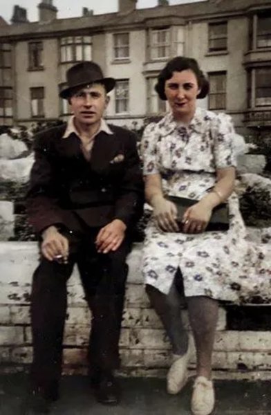 107-летний мужчина из Британии, пенсионер, пожилой мужчина, пенсионер с семьей, секрет долголетия, полезные продукты, 107 лет