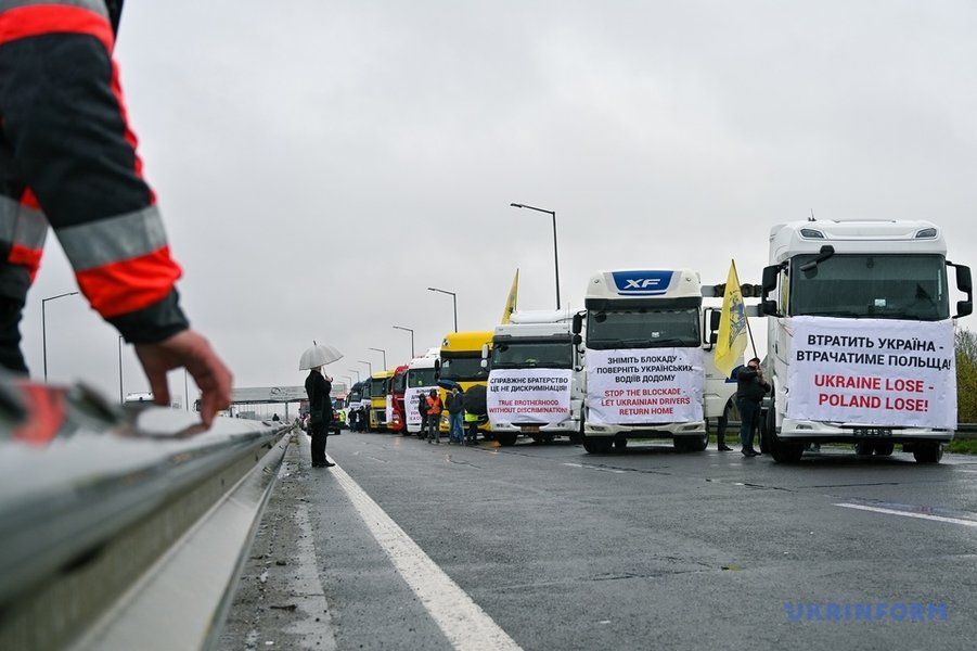 Мітинг українських перевізників на кордоні з Польщею