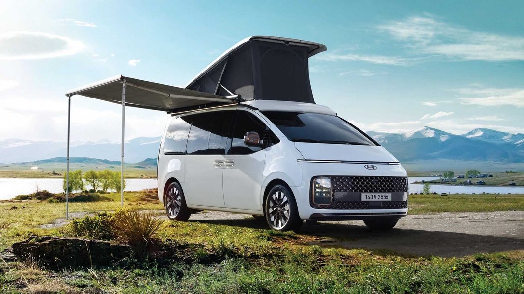 Дах Hyundai Staria Lounge Camper піднімається
