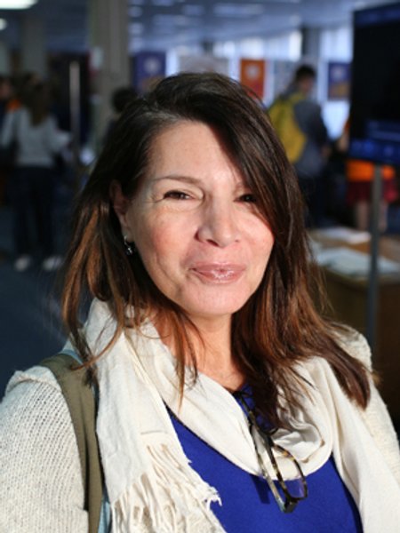 

Памела Кон: "Сделать из плохого материала хорошую историю можно, но сложно. Запороть стоящий материал способен всякий. Но из хорошего материала, особенно если его много, извлечь бриллианты, для этого нужны настоящий талант и чутье"
