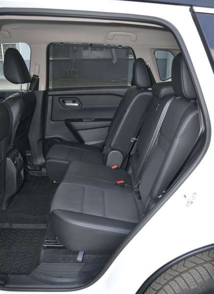 передние сиденья Nissan X-Trail, новый Nissan X-Trail, Nissan X-Trail N-Trek, кроссовер Nissan