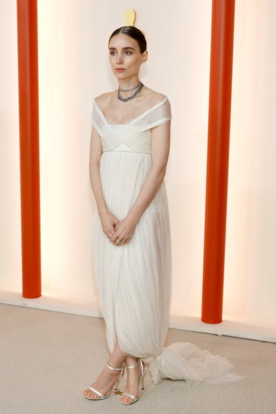 руні мара, оскар 2023, оскар, найгірші сукні, червона доріжка оскара 2023