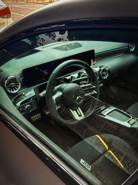 салон Mercedes-AMG CLA45