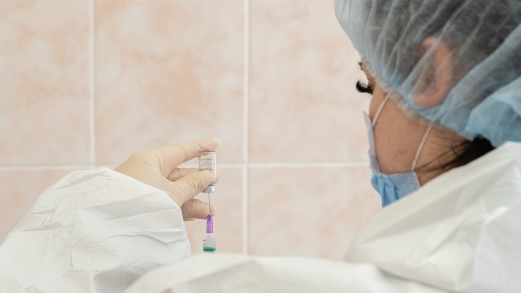 Офис генпрокурора, вакцинация, Sinovac, медработник,