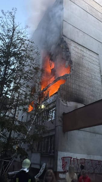 пожар в жилом доме во Львове в результате атаки РФ 30 июля
