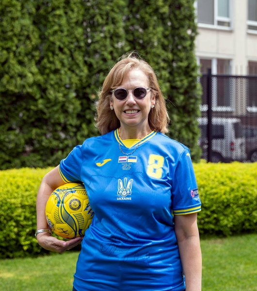 Кристина Квин, форма, футбол,