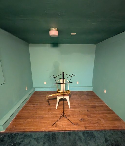 Чоловік знайшов таємну кімнату в підвалі будинку своєї бабусі