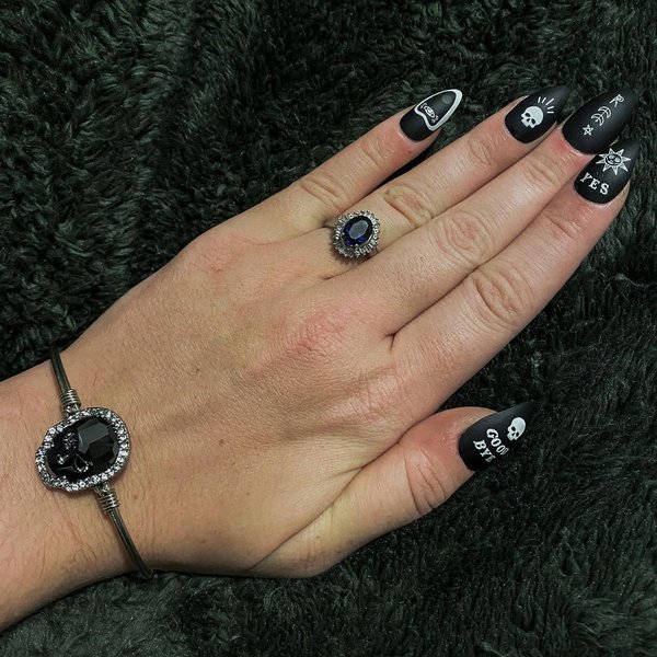 Тренди манікюру Геловіну 2021 — готичний стиль