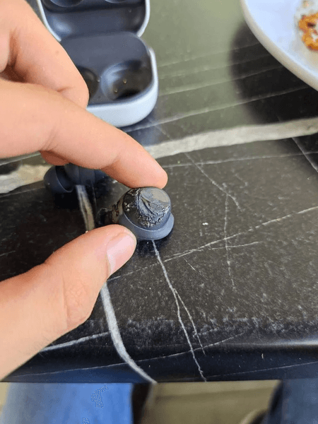 наушник, взрыв