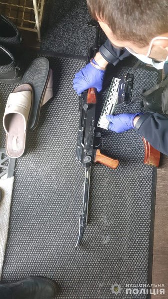 Гибель Плахотника, оружие стрелка, полиция, обыск