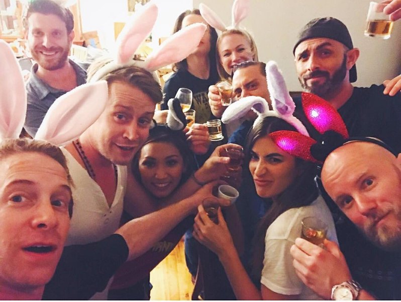 Маколей Калкин, Бренда Сонг