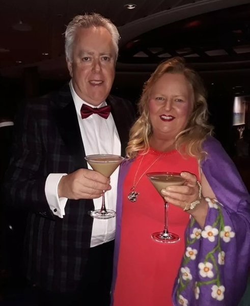 Старый особняк, ремонт старого дома, Airbnb, диско-кухня, дом для вечеринок, недвижимость в Англии, пенсионеры купили дом