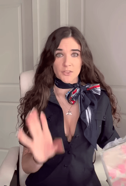 Стюардесса, блогерка, бортпроводница, вредные привычки пассажиров, во время полетов, аплодисменты после посадки, звезда соцсетей