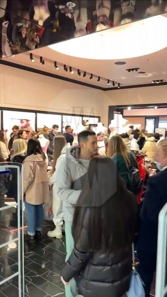 Черги в московських бутиках Victoria's Secret