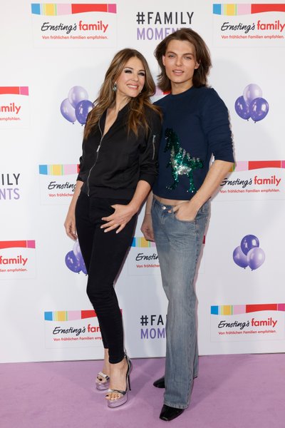 Елізабет Герлі, син Даміан