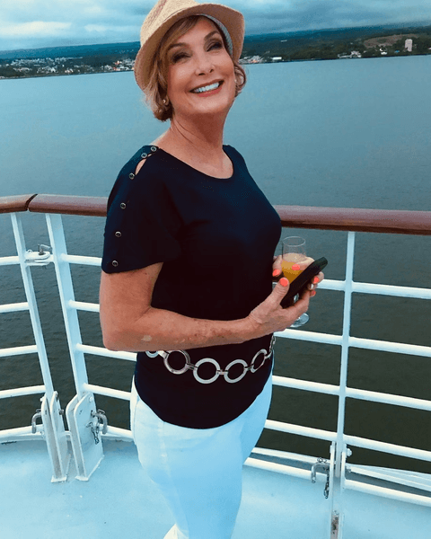 Круизный лайнер, женщина купила дом на круизном лайнере, апартаменты на круизном лайнере, необычное жилье, дом на воде, дом на волнах