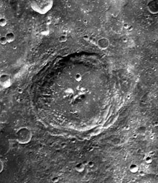 Ученые призвали NASA доставить с Луны 50-летние отходы экипажа миссии "Аполлон-15"