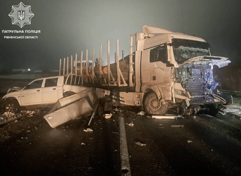 Під Рівним сталася аварія за участю чотирьох авто