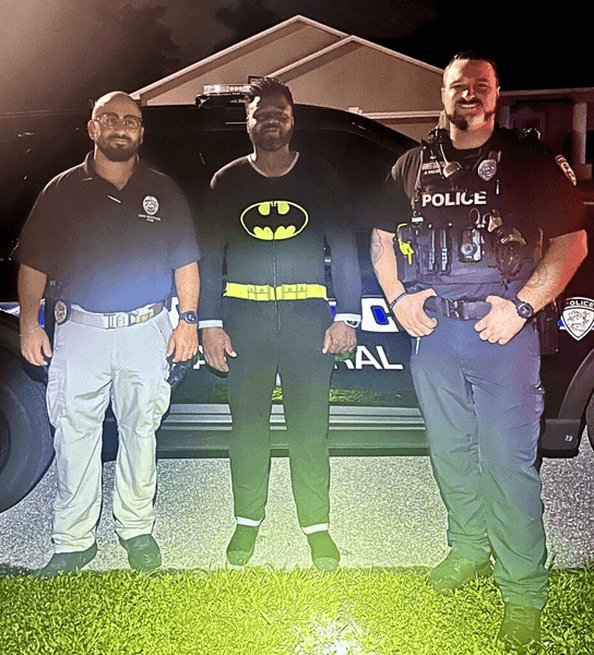 Мужчина с полицией