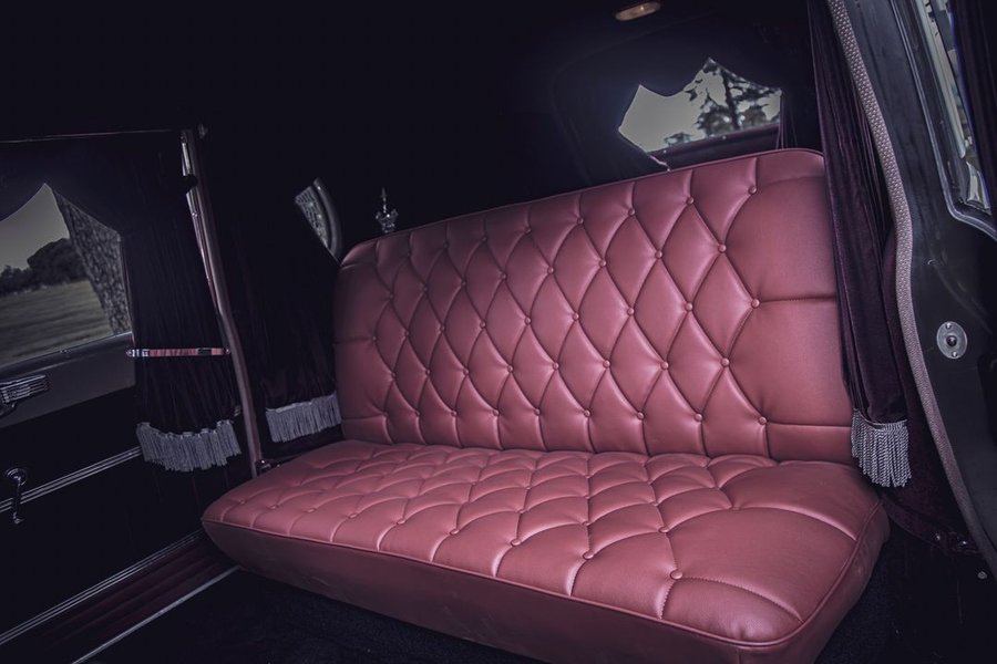 Салон отделан дорогой кожей