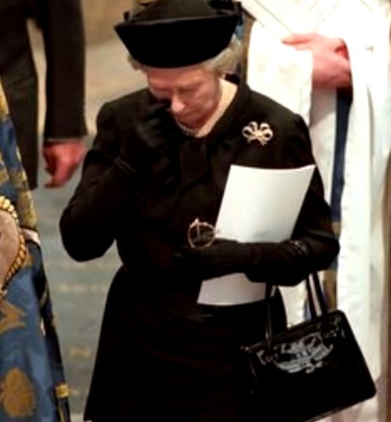 Елизавета II, королева Великобритании, похороны Дианы