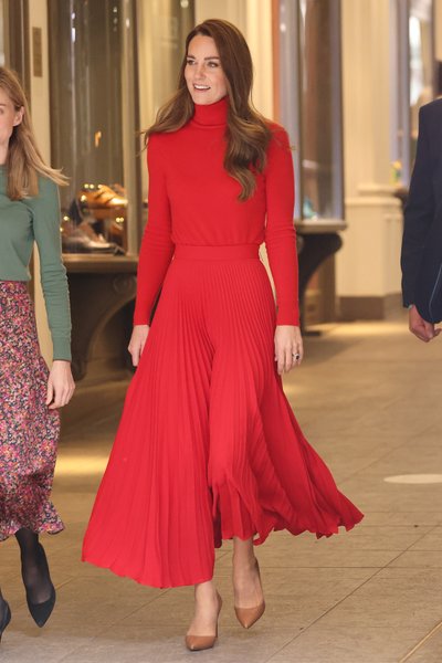 кейт миддлтон, красное платье, модный образ, тренды осени