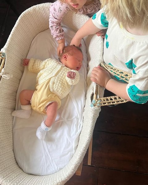 Жена Бориса Джонсона показала троих детей