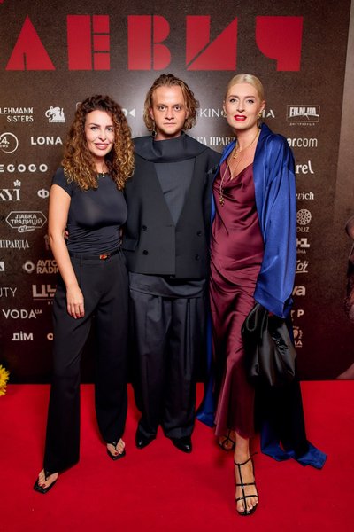 Юлия Ярмолюк, Виталий Ажнов, Таня Карикова