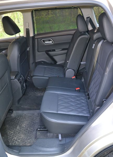 задние сиденья Nissan X-Trail, Nissan X-Trail, новый Nissan X-Trail, Nissan X-Trail 2023, кроссовер Nissan