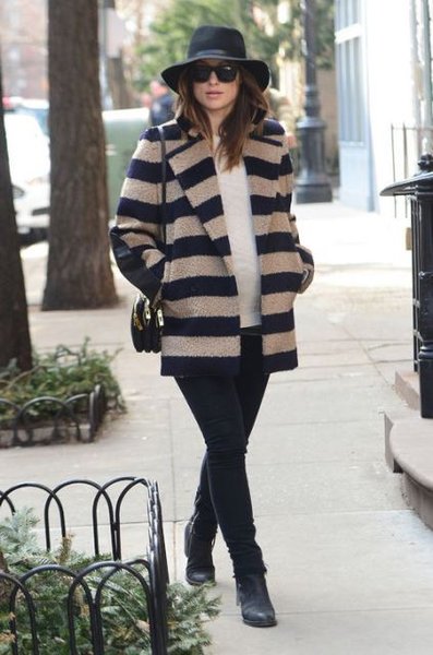 девушка в пальто