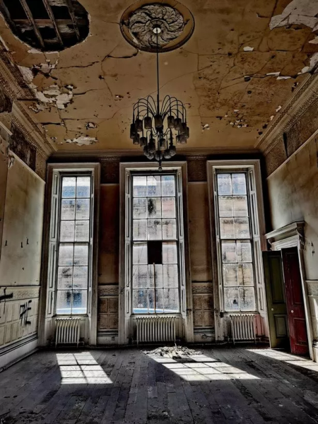 Изоставена къща, дом на дъщерята на кралица Виктория Изоставена къща, къщата на дъщерята на кралица Виктория, старинна сграда, кралско убежище, градска къща, къщата на принцеса Луиза