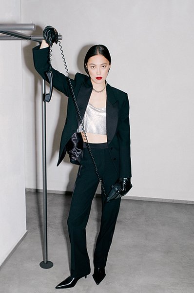 новогодний корпоратив, наряд на корпоратив, идея для наряда на корпоратив, синее платье, цвет 2022 года, брючный костюм