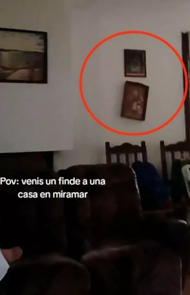 Будинок із привидами в Аргентині, рухається картина Будинок із привидами в Аргентині, рухається картина, крики туристів, група друзів, будинок для відпочинку, будинок із привидами, соцмережі