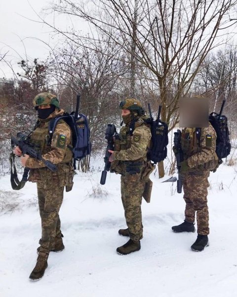 Військові з РЕБ KVERTUS AD COUNTER FPV BACKPACK