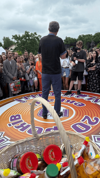 Игорь Кондратюк ведет Караоке на Майдане на фестивалях