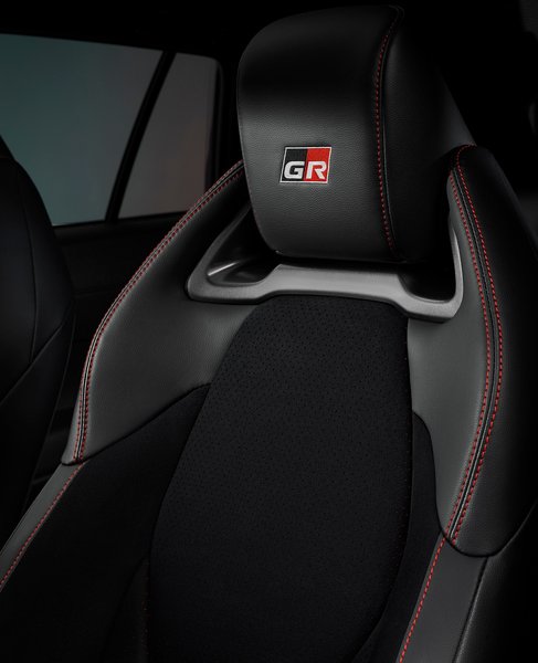 сиденья Toyota Corolla Cross, новая Toyota Corolla Cross, кроссовер Toyota Corolla, Toyota Corolla, Toyota Corolla