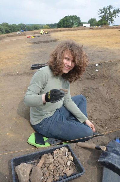 мужчина, раскопки, находки, фото