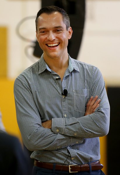 Натан Блечарзик, AirBnB, мільярдери трудоголіки