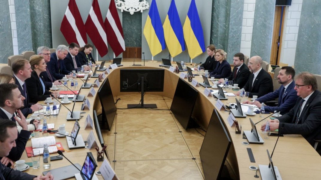 Латвія, Україна