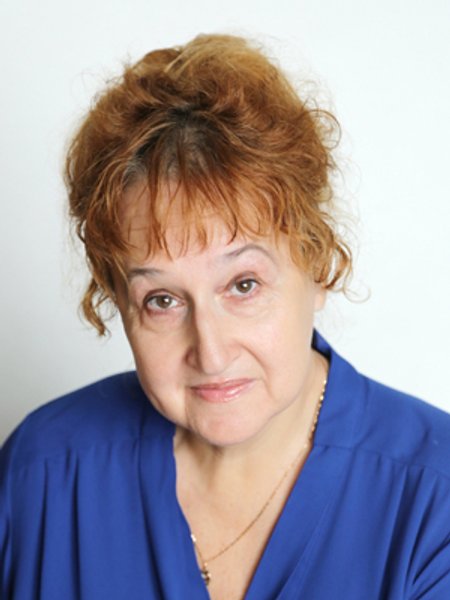 

Элина Свенцицкая: "Cтихи — это голос одного человека, голос души. Язык выбирает человека для того, чтобы через него творить какие-то смыслы, а не человек выбирает язык. Так получилось, что украинский язык выбрал меня"
