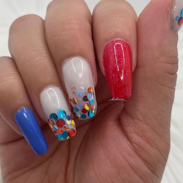 маникюр с глиттером, модный маникюр, маникюр 2022, тренды маникюра