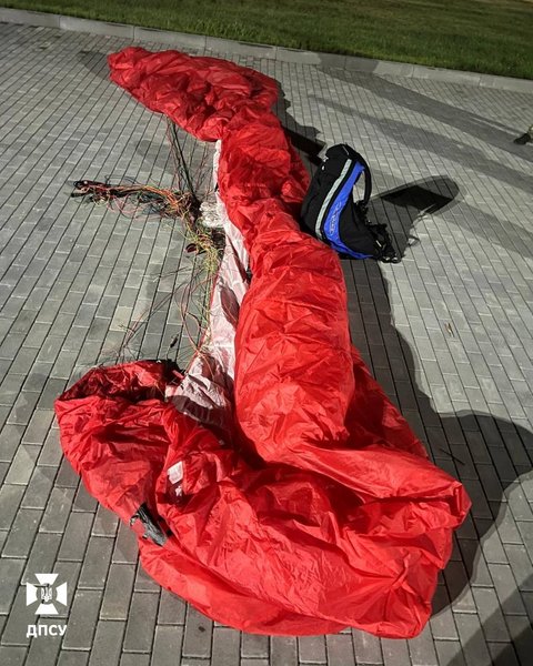 Незаконное пересечение границы на параплане остановили сотрудники ГПСУ