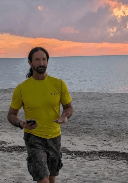 Биохакер, Дэйв Паскоу, повернул старение вспять, процесс старения, биологические часы, поделился секретом, секрет долголетия